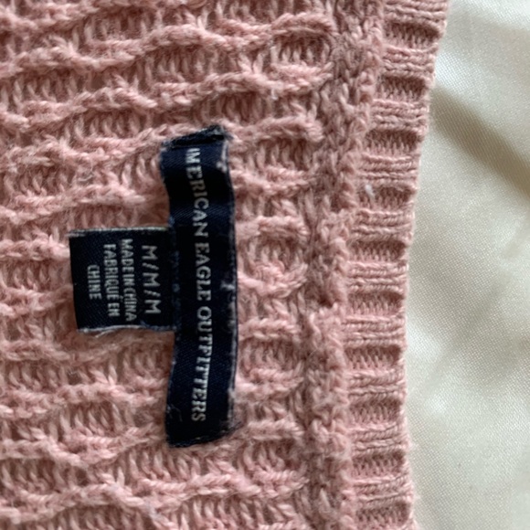 American Eagle Knit V-Neck Sweater!! 💞 - Picture 2 of 2